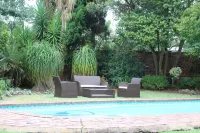 The Pecan Tree Guesthouse - Pools