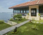 EKHO Lake House - Villas