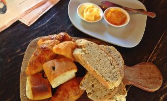 Pranberry Bed and Breakfast - Housity