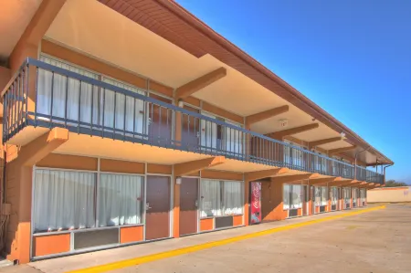 Hotel Belair Orlando Near Florida Mall Отели рядом с достопримечательностью «Hukoo's Family Fun»