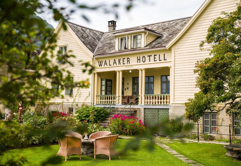 Walaker Hotel - Housity
