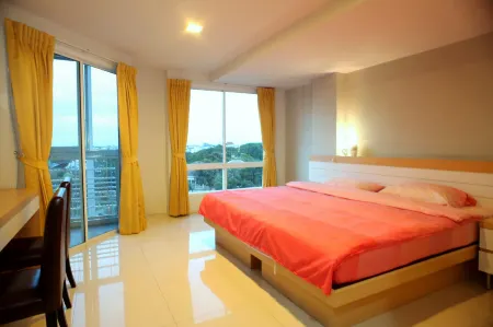 Kamonthara Отели рядом с достопримечательностью «Computer Center Silapakorn University»