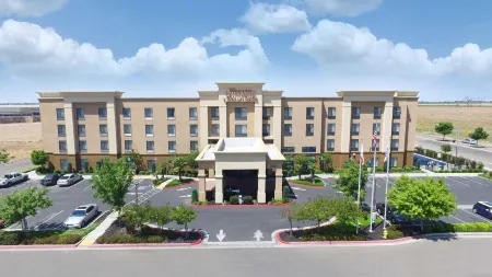 Hampton Inn & Suites Madera Отели в г. Чоучилла