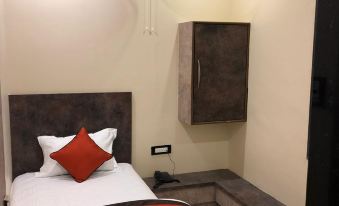 Hotel Frontier Royal