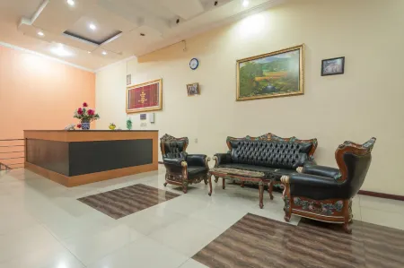 RedDoorz at Sedayu 2 Near Danau Toba Parapat Отели рядом с достопримечательностью «Pantai Bebas Parapat Danau Toba»