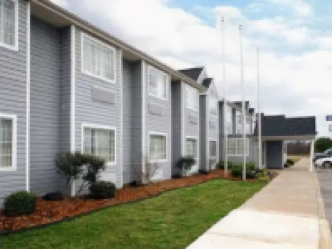 Days Inn & Suites by Wyndham Pryor