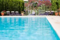 Logis Vignes Blanches Hôtel Cosy et Restaurant de Terroir - Swimmingpools