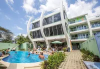 Room2Board Hostel and Surf School - شاطئ