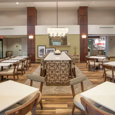 Hampton Inn & Suites by Hilton Mobile Airport University Area