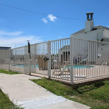 Days Inn by Wyndham Waco University Area