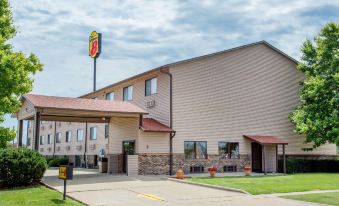 Super 8 by Wyndham Normal Bloomington