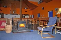 Old Bones Lodge Hotels in Herbert