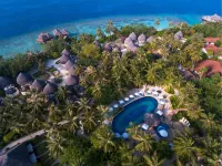 Bandos Maldives Hotel a Baros
