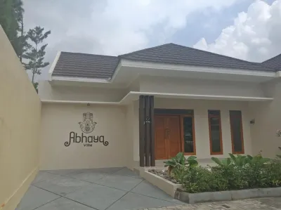 Abhaya Villa Hotel dekat Basecamp Pendakian Gunung Kembang via Blembem