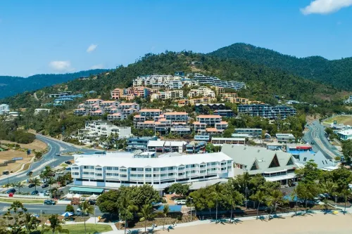 Ocean Views 16a Wifi Pool & Spa Hotels in Airlie Beach