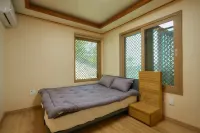 Shinan Rainbow Hanok Pension