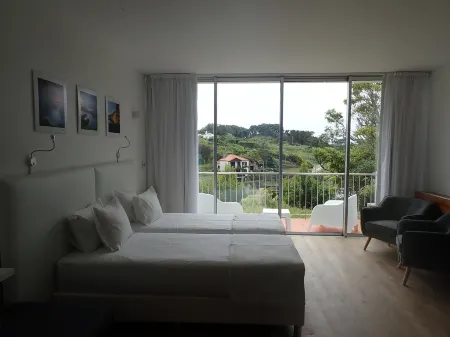 ANC Resort Отели рядом с достопримечательностью «Marina de Vila Franca do Campo - Azores Islands»