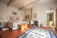 Les Carmes and Spa Hotels in Le Thor