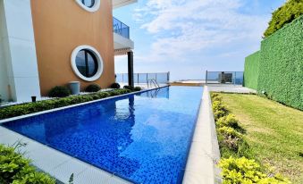 Villa with Private Pool and Terrace in Alanya