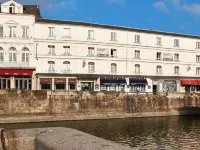 Hôtel Le Cheval Blanc - Vieux Bassin Honfleur - Climatisé Hôtels à proximité de : Blockhaus de l'ancienne Gare Ferroviaire