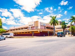 Coyotes Hotel & Conference Centre