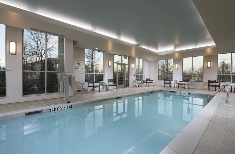 Courtyard Atlanta Alpharetta/Avalon Area photo 2