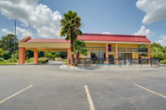 Suburban Studios Hinesville - Fort Stewart Area Hotels in Hinesville