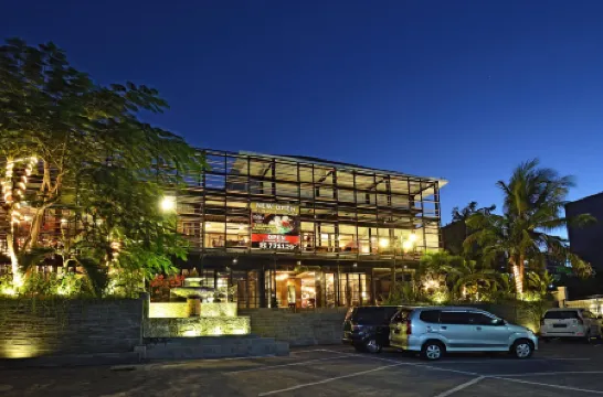 Sama Sama Suites and Restaurant