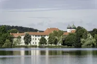 Kloster Seeon Hotele w pobliżu Pfarrkirche St. Laurenrius