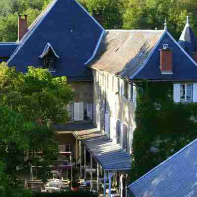 Chateau des Comtes de Challes Hotel Exterior