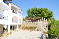 Yalis Hotel Hotels in Votsi