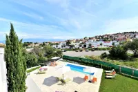 Bretia Apartments - Parking