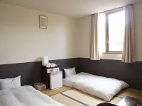 Business Hotel-Hotel Greenhill Mihama فنادق في يورا
