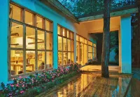 Wuji Huayuanli Holiday Hotel Hotels near Wuling Mountain National Forest Park