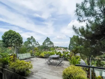Dago Village Villa Verde C3B Hotel dekat Desa Sekarwangi