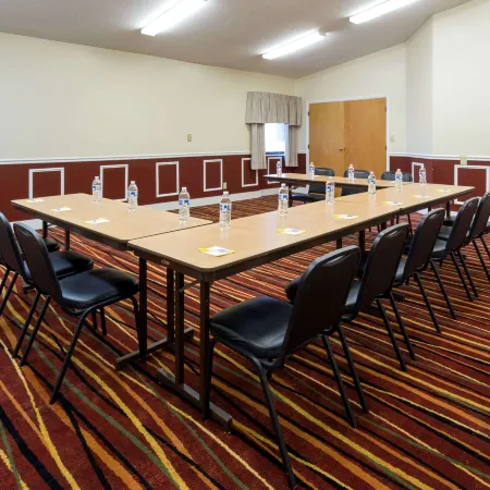Days Inn & Suites by Wyndham Northwest Indianapolis