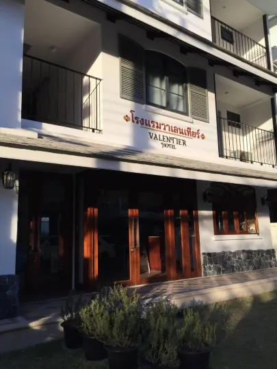 Valentier Cafe and Hotel