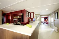 Campanile Bayonne Hotels in Байонна