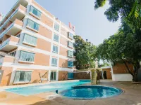 B2 Resort Boutique & Budget Hotel Hotels near San Phi Suea