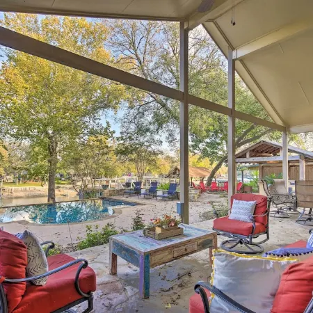 4-Season Boathouse, Hot Tub! Guadalupe River Oasis