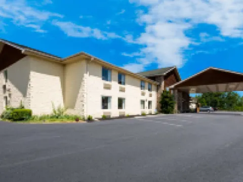 SureStay Plus Hotel by Best Western Berkeley Springs Hotels in Morgan County