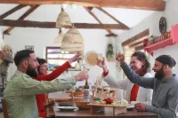 Les Copains à Bord - Chambres d'hôtes et Roulottes Hotels in Saint-Julien-dArpaon