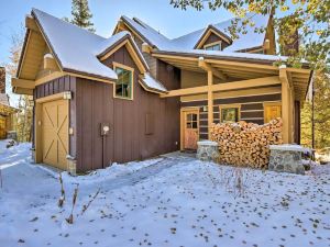 Ski-in/Ski-Out Donnelly Townhome w/ Hot Tub!