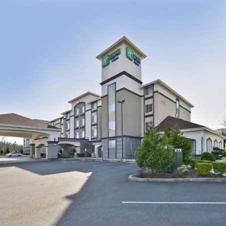Holiday Inn Express & Suites TACOMA SOUTH - LAKEWOOD by IHG