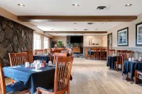Days Inn by Wyndham Victoria Uptown - Pools