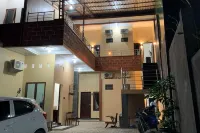 RedDoorz Syariah near Kawasan Simpang Lima Pati Hotel dekat Richie Store and Bautura Cafe