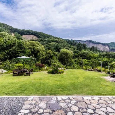 Yangpyeong Dongdong House Pension Hotels near Yumyeongsan Mountain