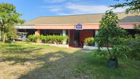 Qiu Guest House Syariah Отели в г. Murung Pudak