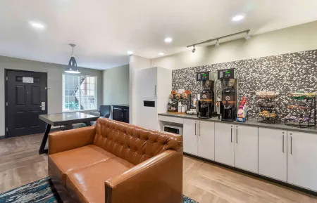 Extended Stay America Suites - Seattle - Redmond Отели рядом с достопримечательностью «Microsoft Building 88»