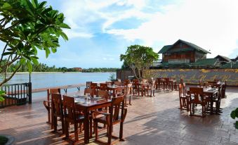 Amphawa Riverfront Hotel